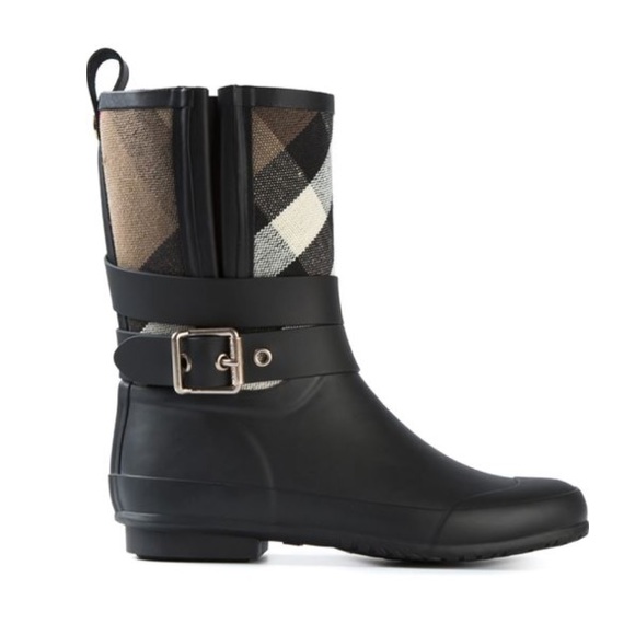 Burberry Shoes - BURBERRY HOLLOWAY CANVAS CHECK SHORT RAINBOOTS